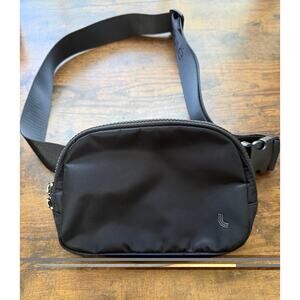 LOLE Unisex Belt Bag Adjustable Crossbody Fanny Pack Waist Black NWOT Nylon